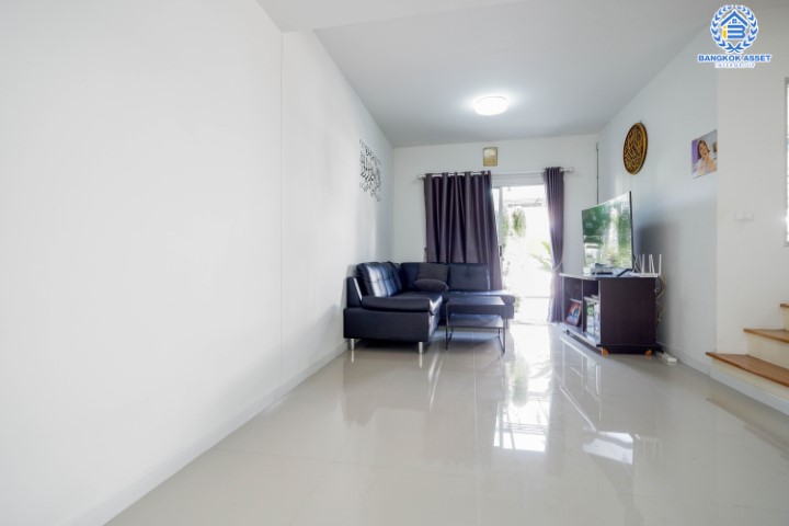 *****ทาวน์เฮ้าส์มือสองย่านปทุมธานี ม.พฤกษา แจ้งวัฒนะ-ราชพฤกษ์ หลังมุม! เนื้อที่ 21.1 ตร.ว. ฟังก์ชัน 3 ห้องนอน 2 ห้องน้ำ 1 ที่จอดรถ บนทำเลศักยภาพ ใกล้รถไฟฟ้าสายสีชมพู "สถานีห้าแยกปากเกร็ด" และทางด่วน "ศรีรัช (แจ้งวัฒนะ)" จองด่วน!